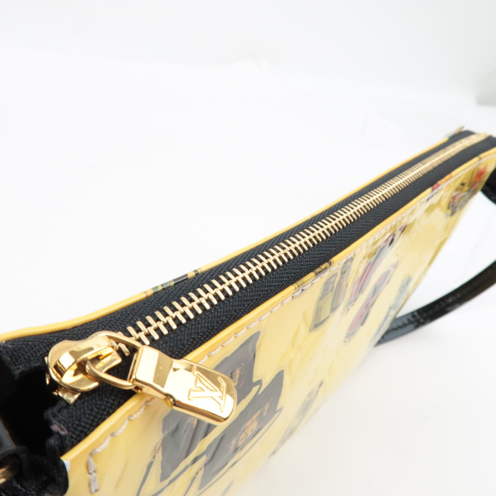 Louis Vuitton Monogram Vernis Sticker Pochette Accessoires Hand bag Blanc M90928 DR1105