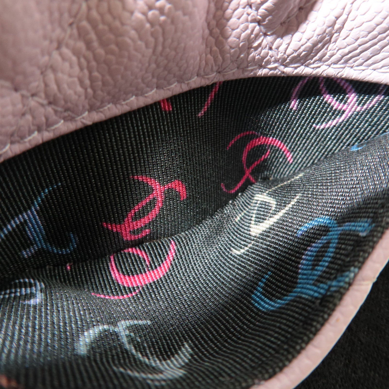 CHANEL Coco Mark Matelasse Round Zipper Wallet Caviar Skin Pink L5GCC257 *Box, Dust bag