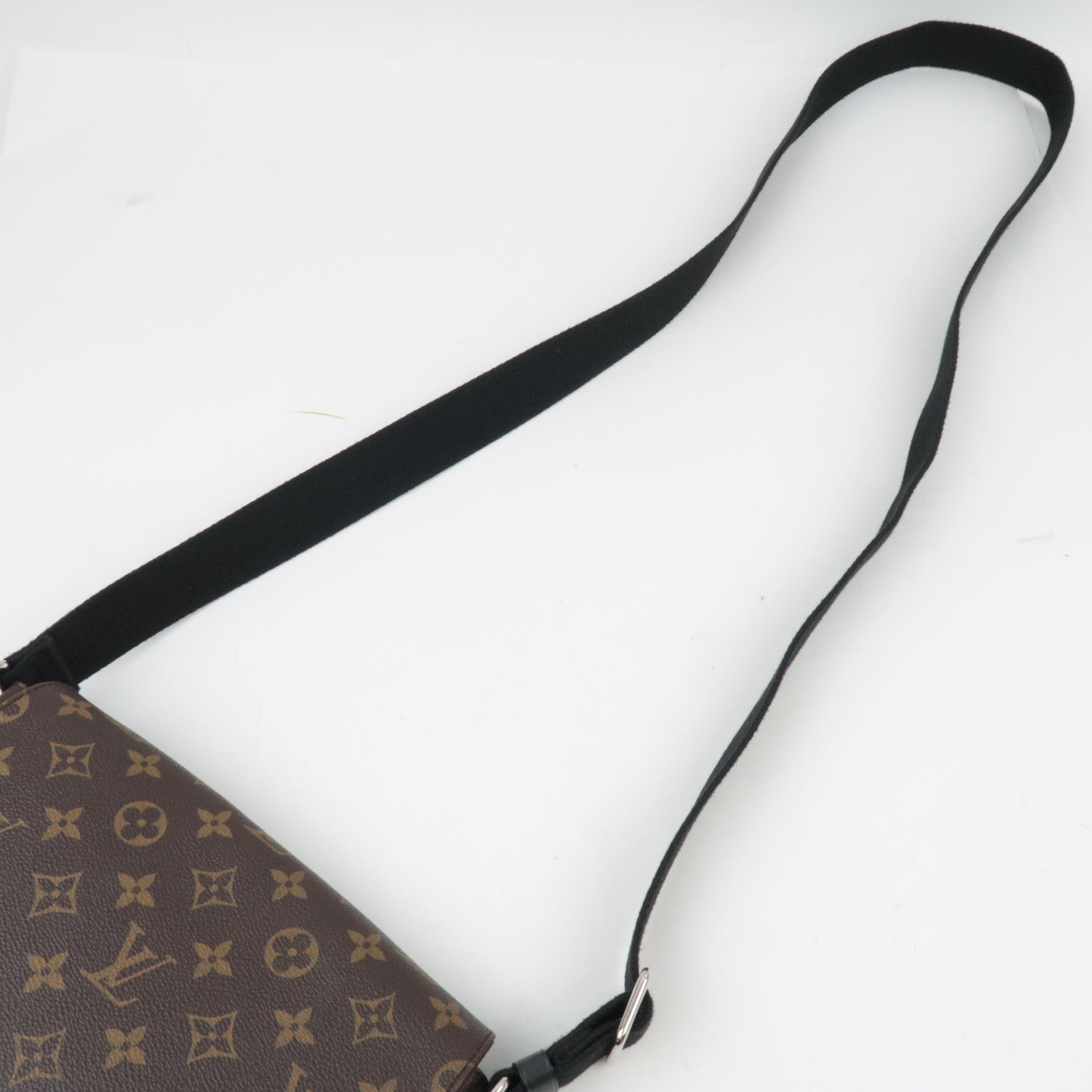 Louis Vuitton Monogram Macassar District PM Shoulder Bag Noir M40935 CA4114