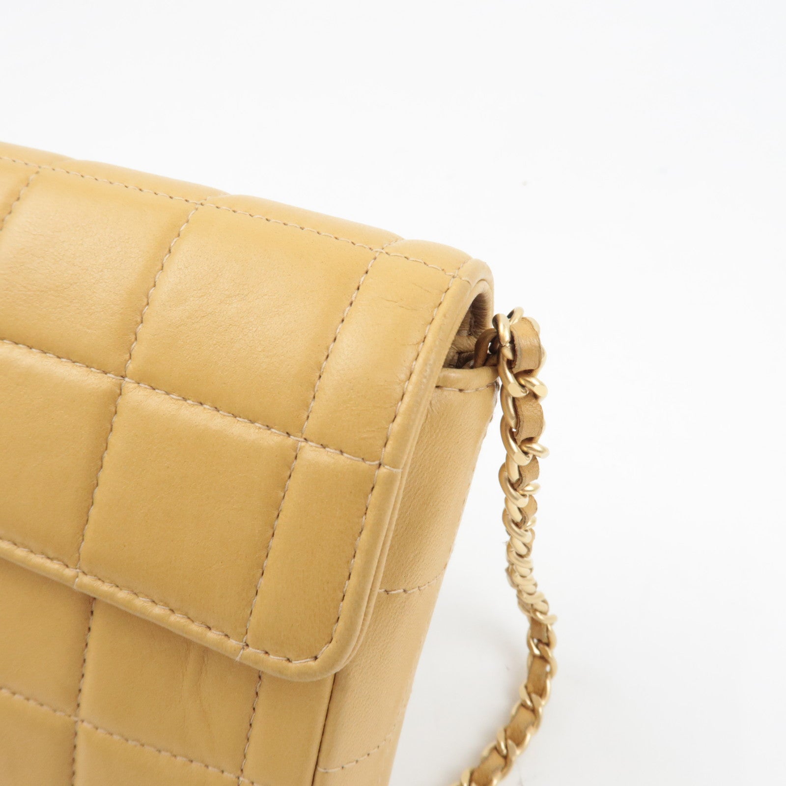 CHANEL Chocobar Chain Shoulder Bag Lambskin Beige Gold HDW *Box, G card