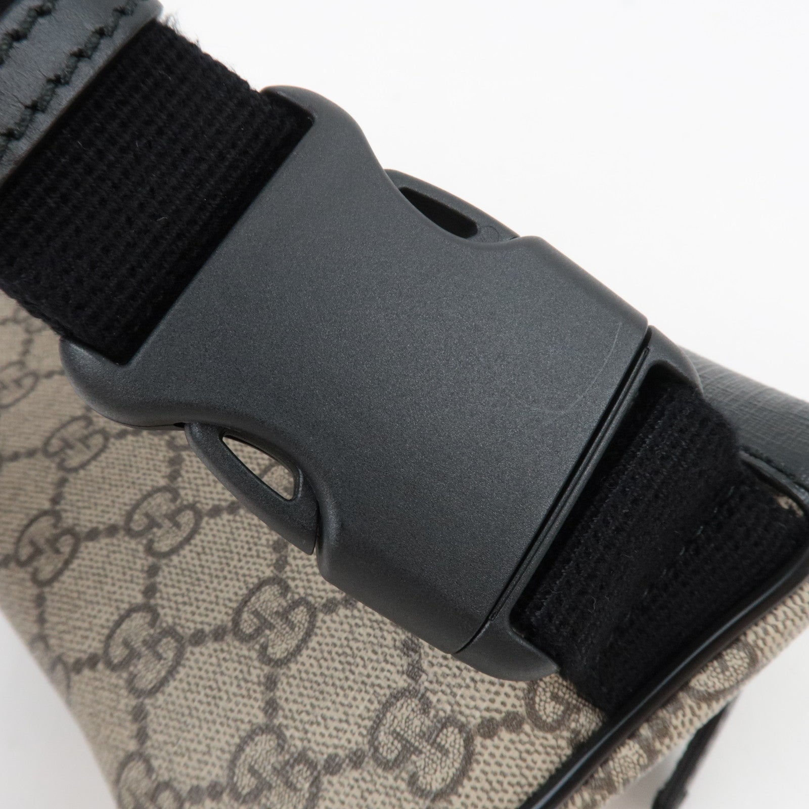 GUCCI Waist Bag Body Bag GG Supreme Leather Beige Black 450946
