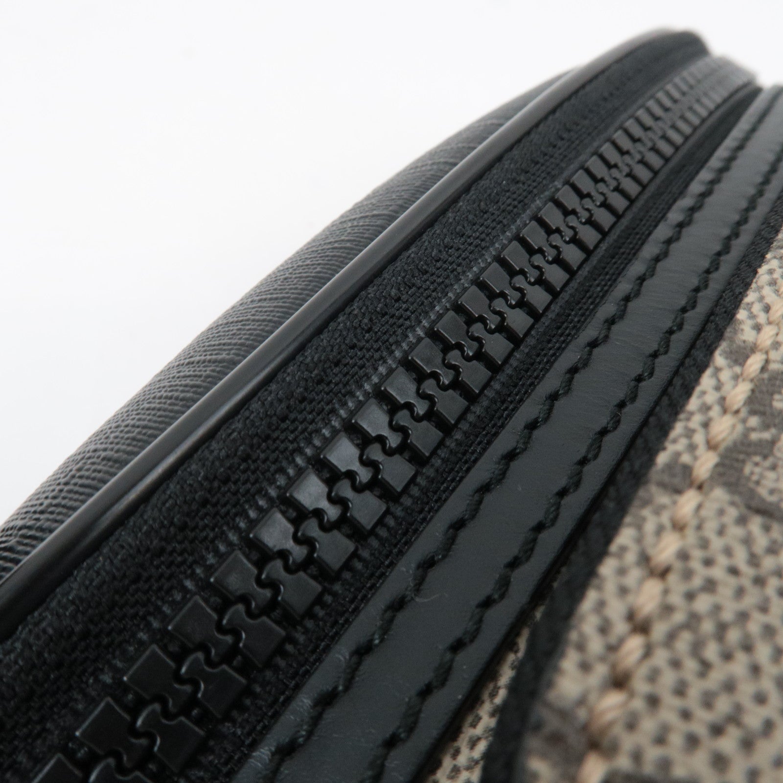 GUCCI Waist Bag Body Bag GG Supreme Leather Beige Black 450946