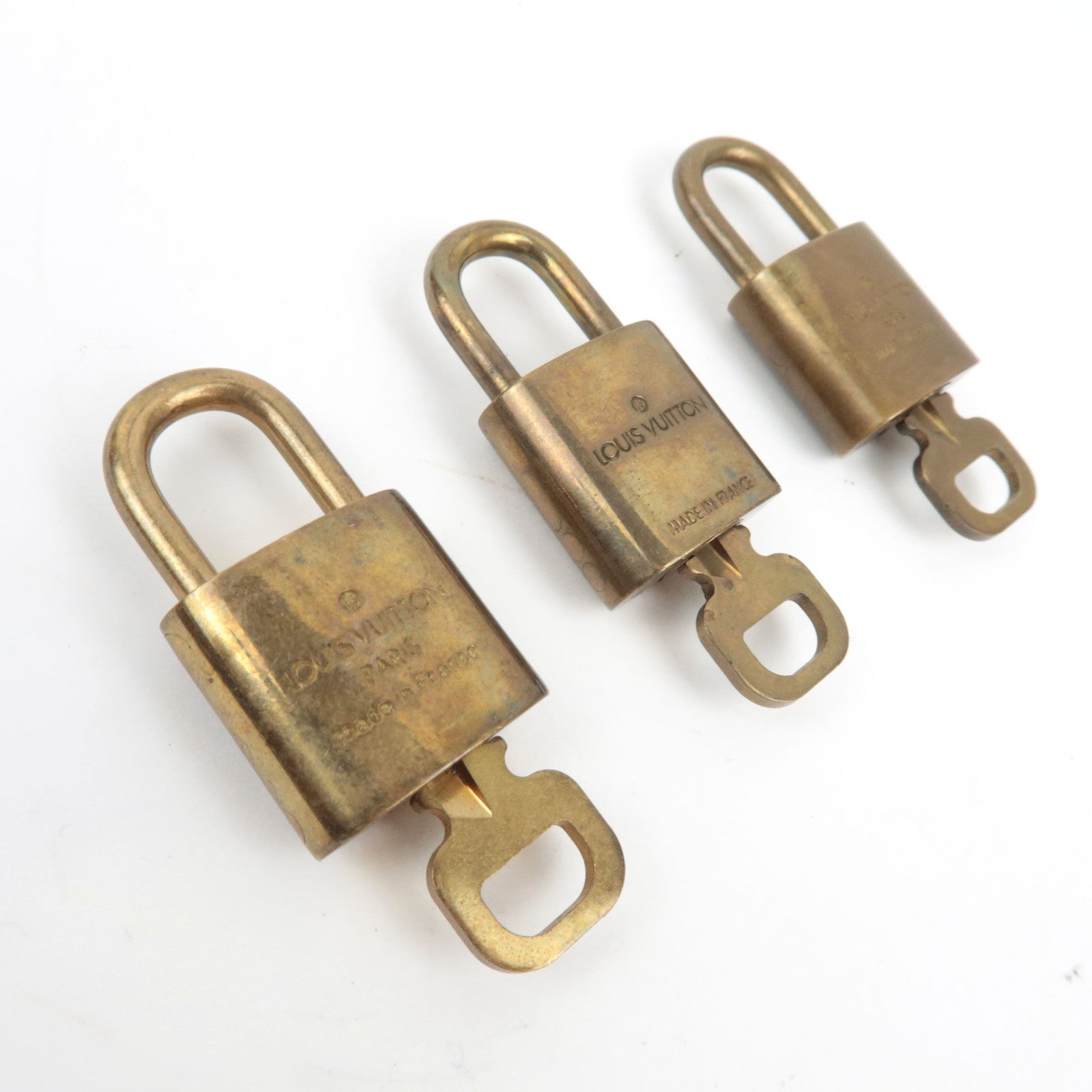 Louis Vuitton Set of 10 Key Locks Cadena Set Metal Gold Color
