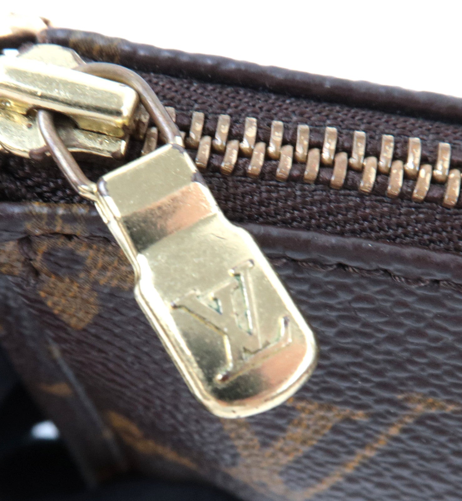 Louis Vuitton Monogram Pochette Accessoires Hand Bag M51980 AR0031