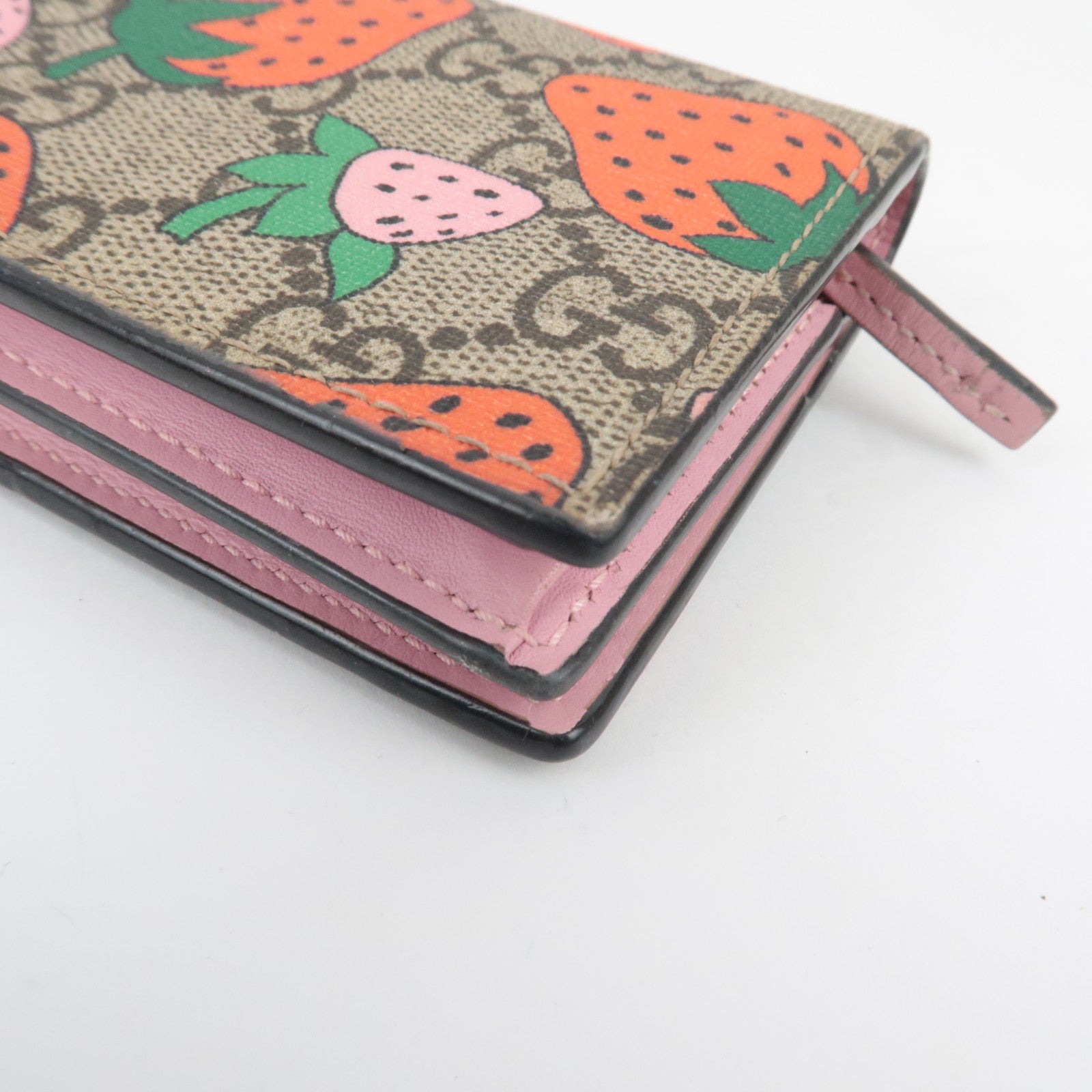 GUCCI GG Supreme Strawberry Bi-Fold Wallet Beige Pink 573839