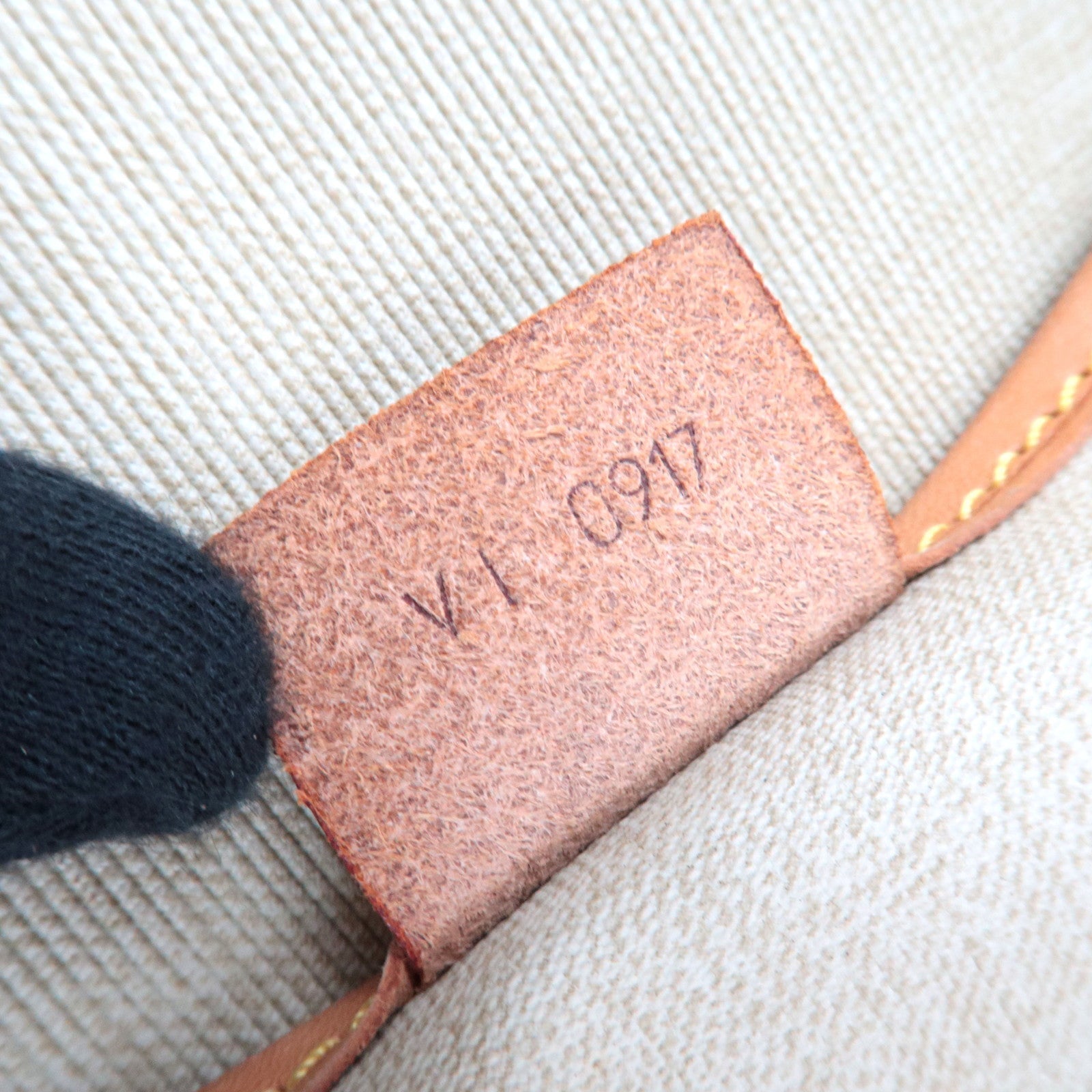 Louis Vuitton Monogram Excursion Handbag M41450 VI0917