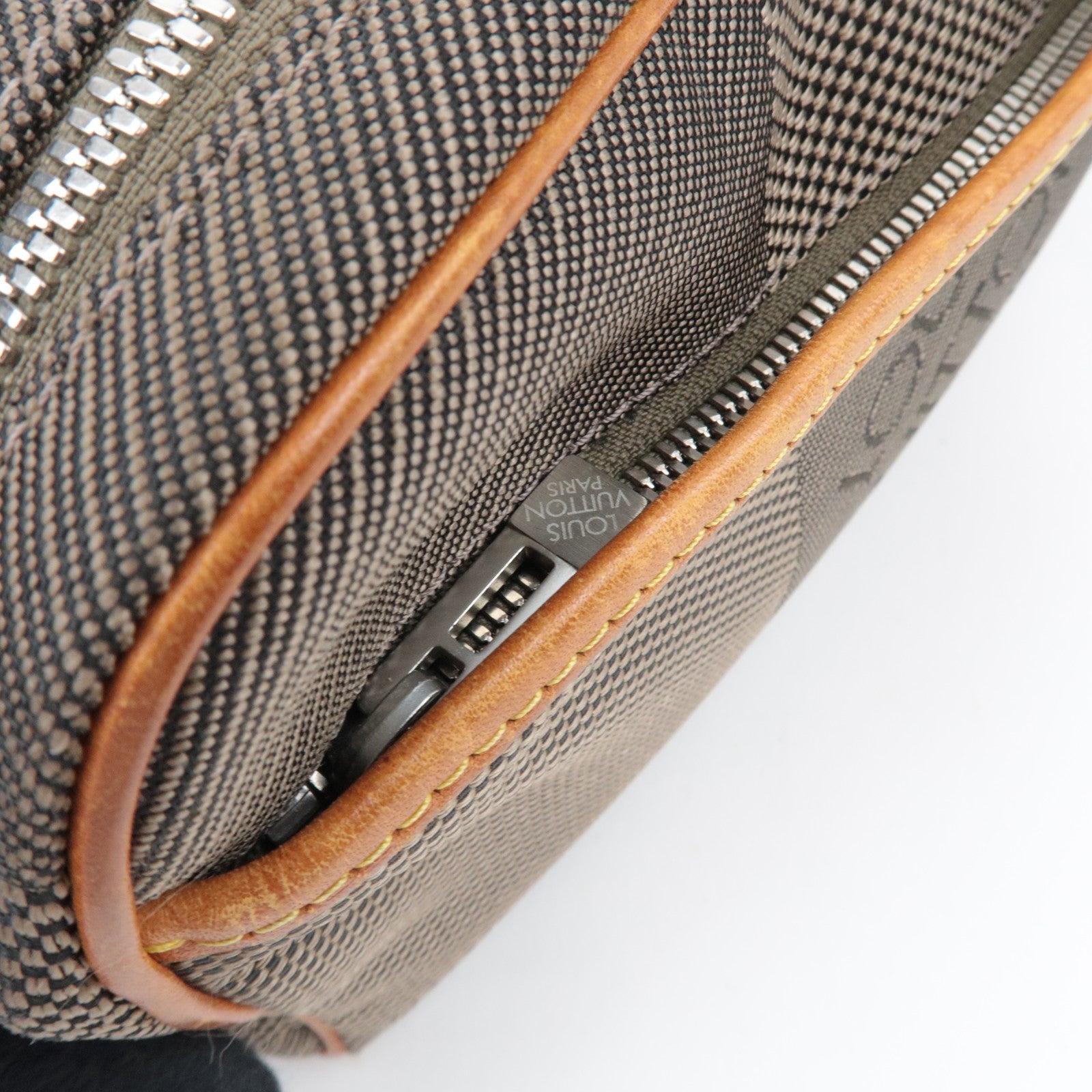 Louis Vuitton Damier Geant Acrobat Body Bag Terre M93619 AR2089