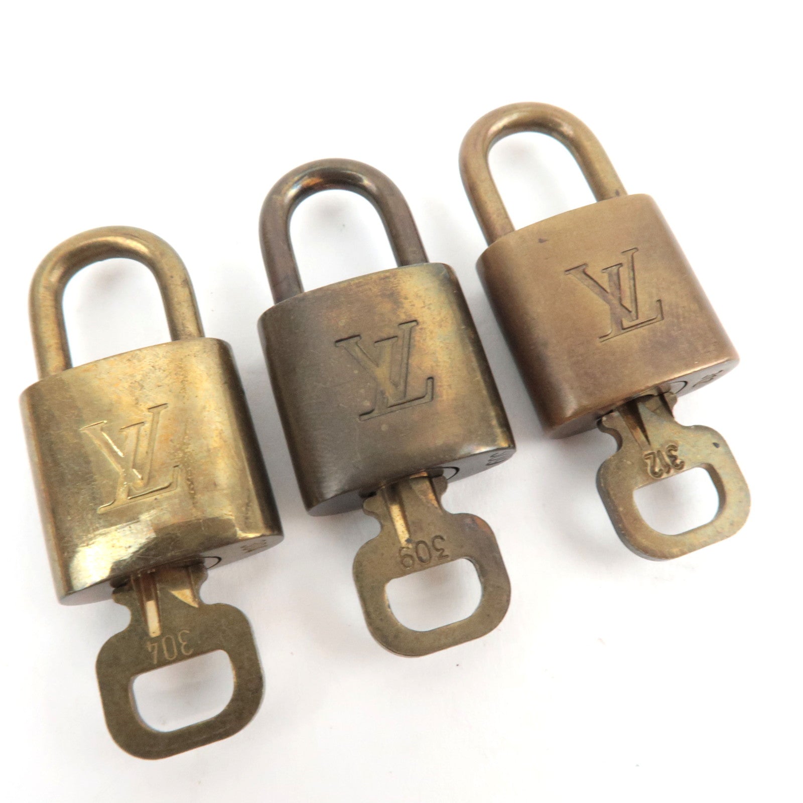 Louis Vuitton Set of 10 Key Locks Cadena Set Metal Gold Color