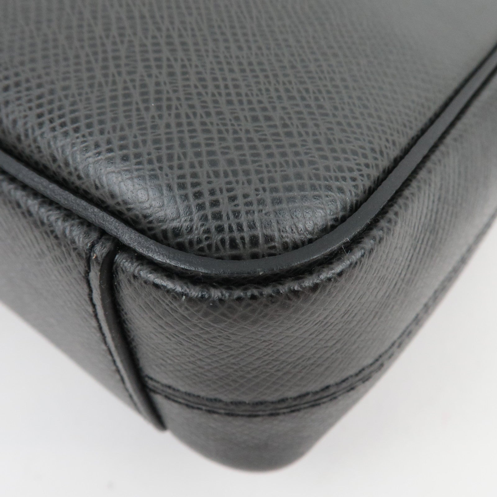 Louis Vuitton Taiga Roman PM Shoulder Bag Ardoise M32726 PL0127 *Dust bag