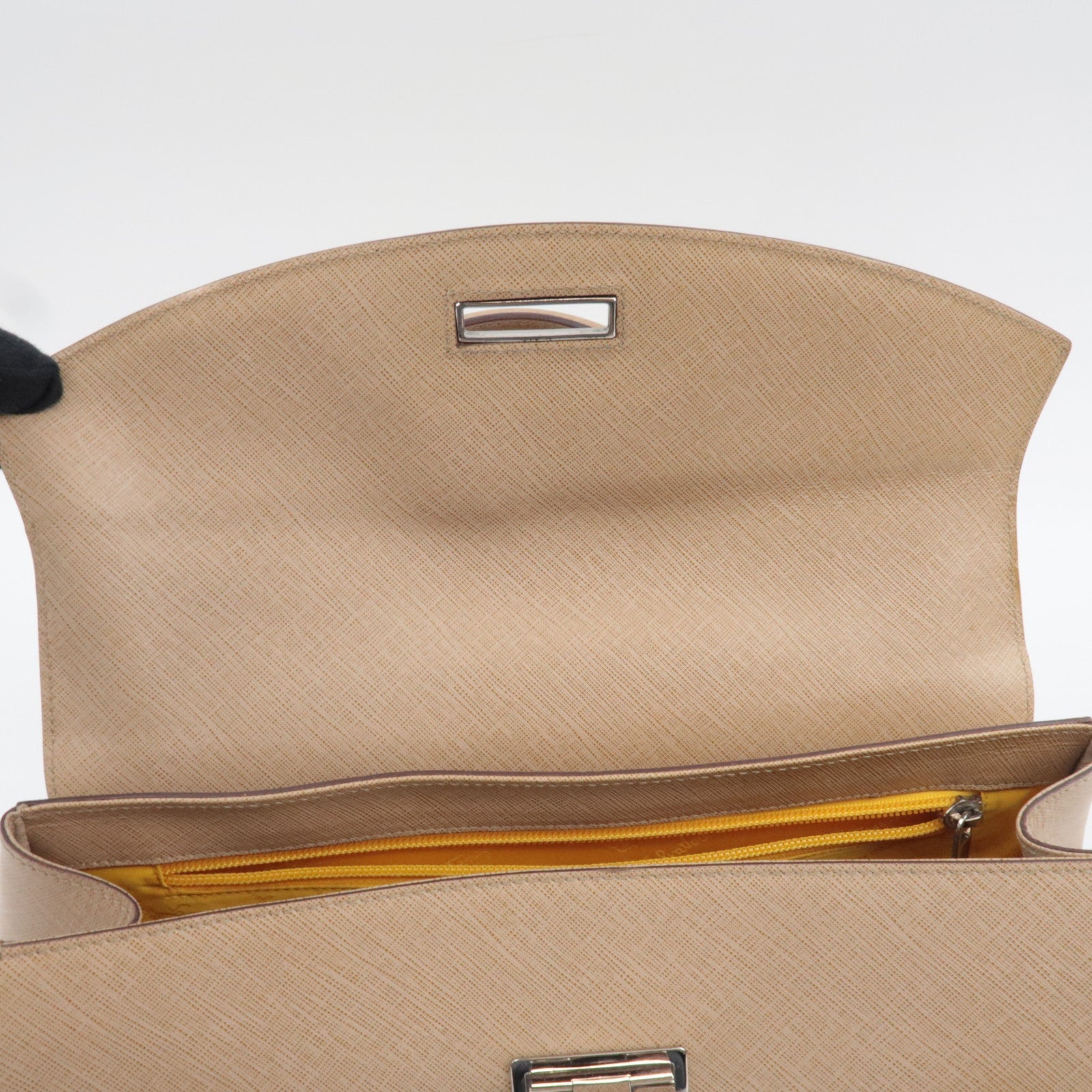 Ferragamo Gancini Handbag Leather Beige AB-21 5322 *Dust bag