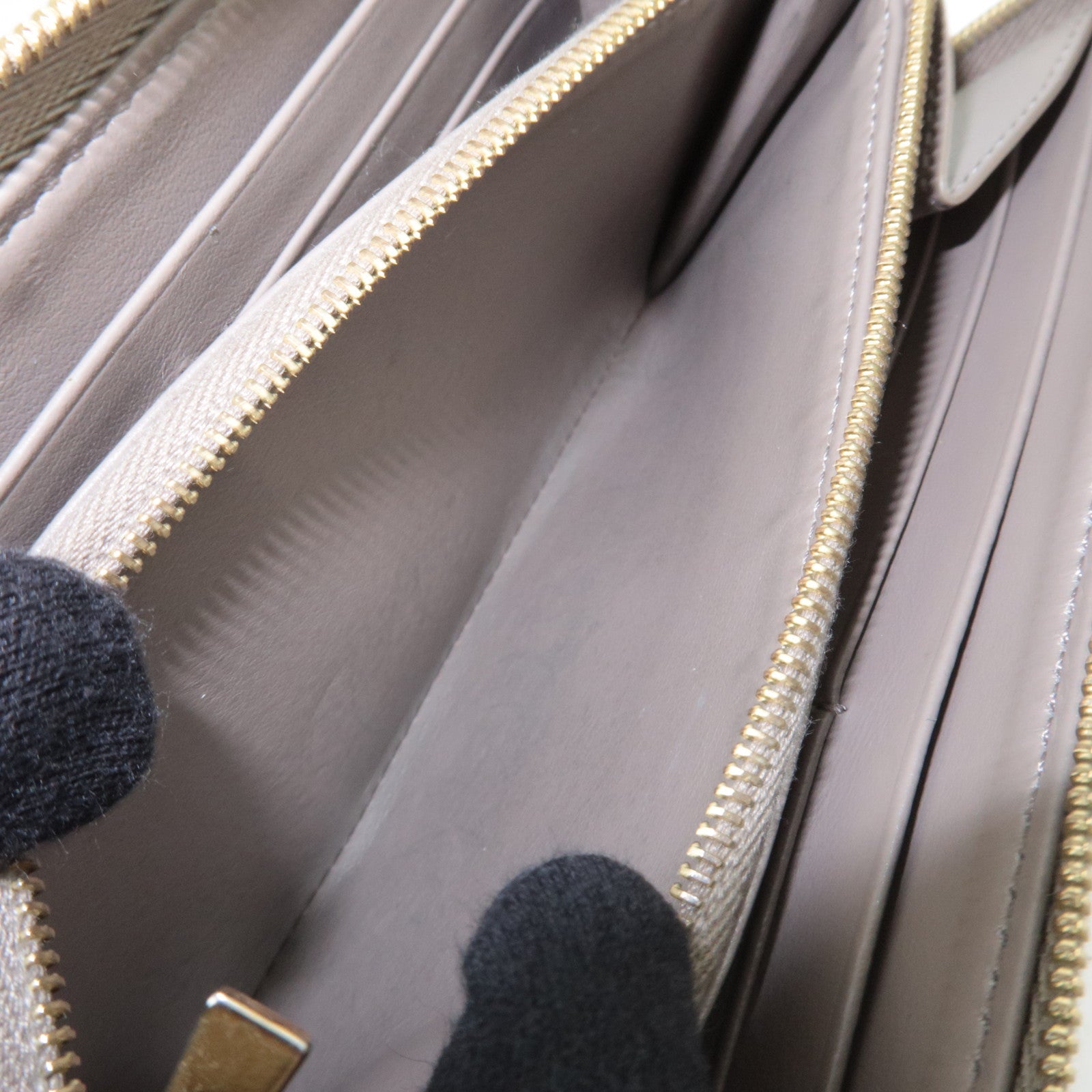 CELINE Round Zipper Long Wallet Leather Greige *Box, Dust bag