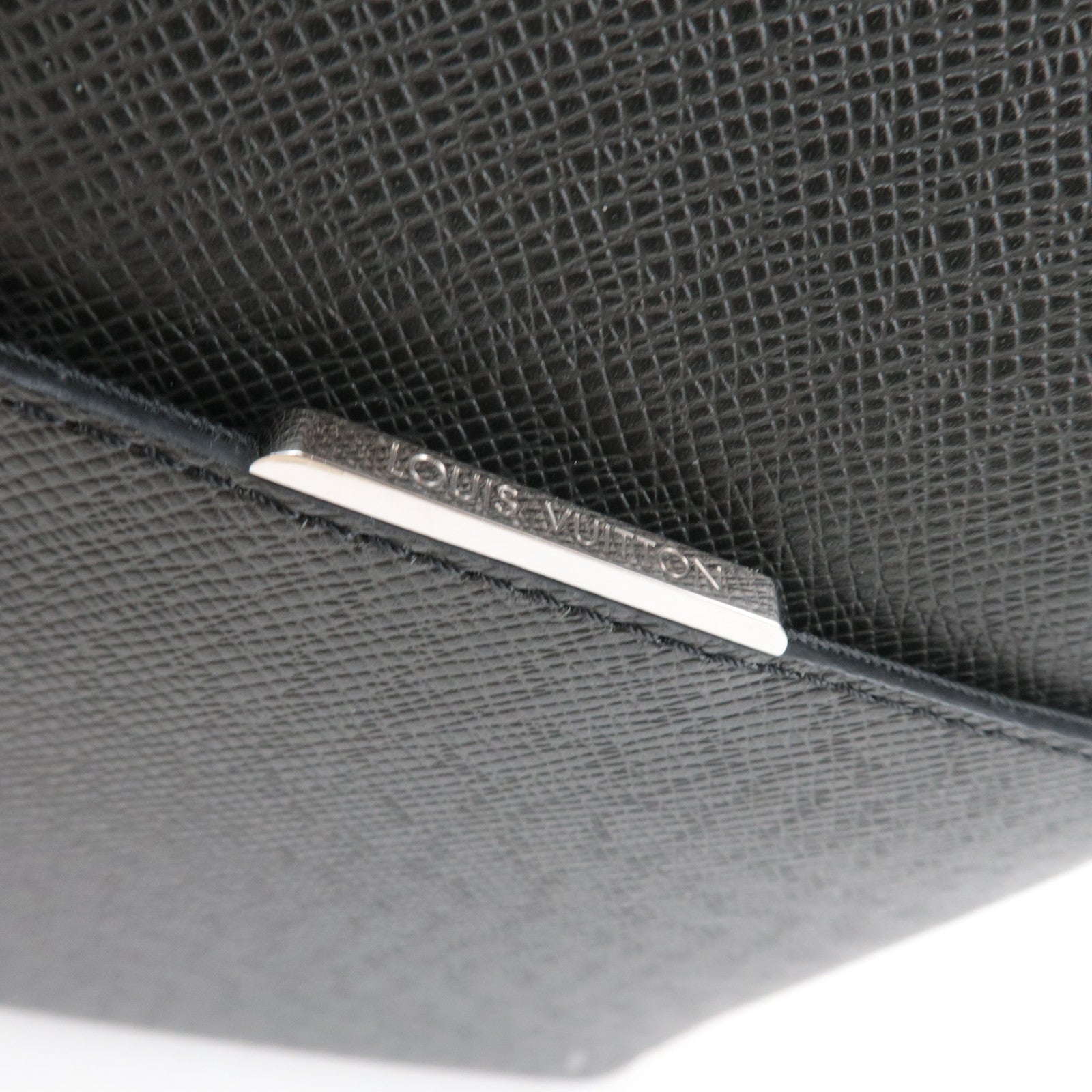 Louis Vuitton Taiga Anton Pochette Shoulder Bag Noir M33431 RFID *Dust bag