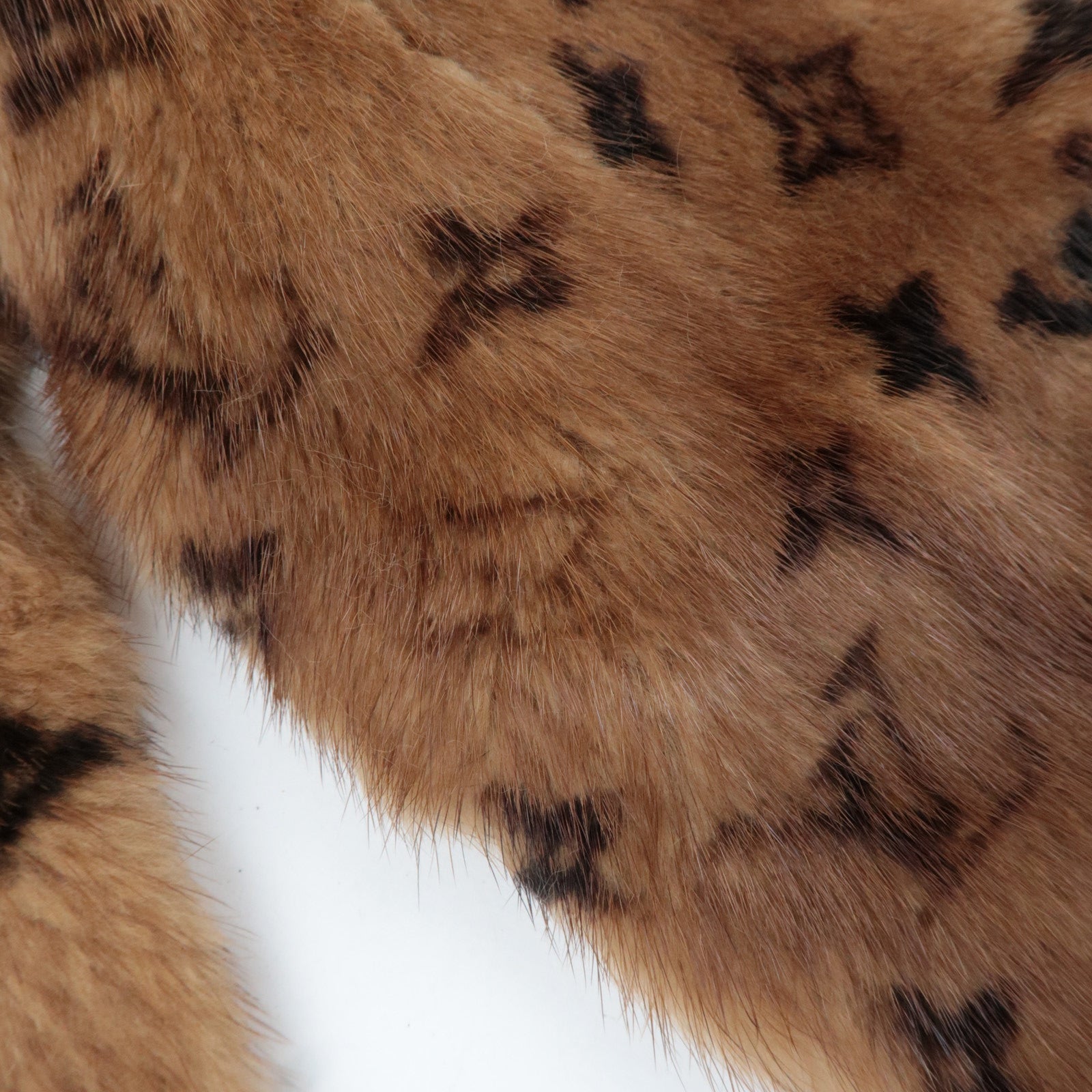 Louis Vuitton Monogram Echarpe Fur Scarf 100% Mink Brown M72245