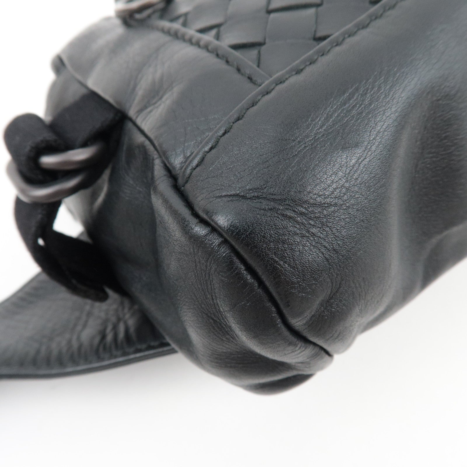BOTTEGA VENETA Intrecciato Body Bag Leather Black