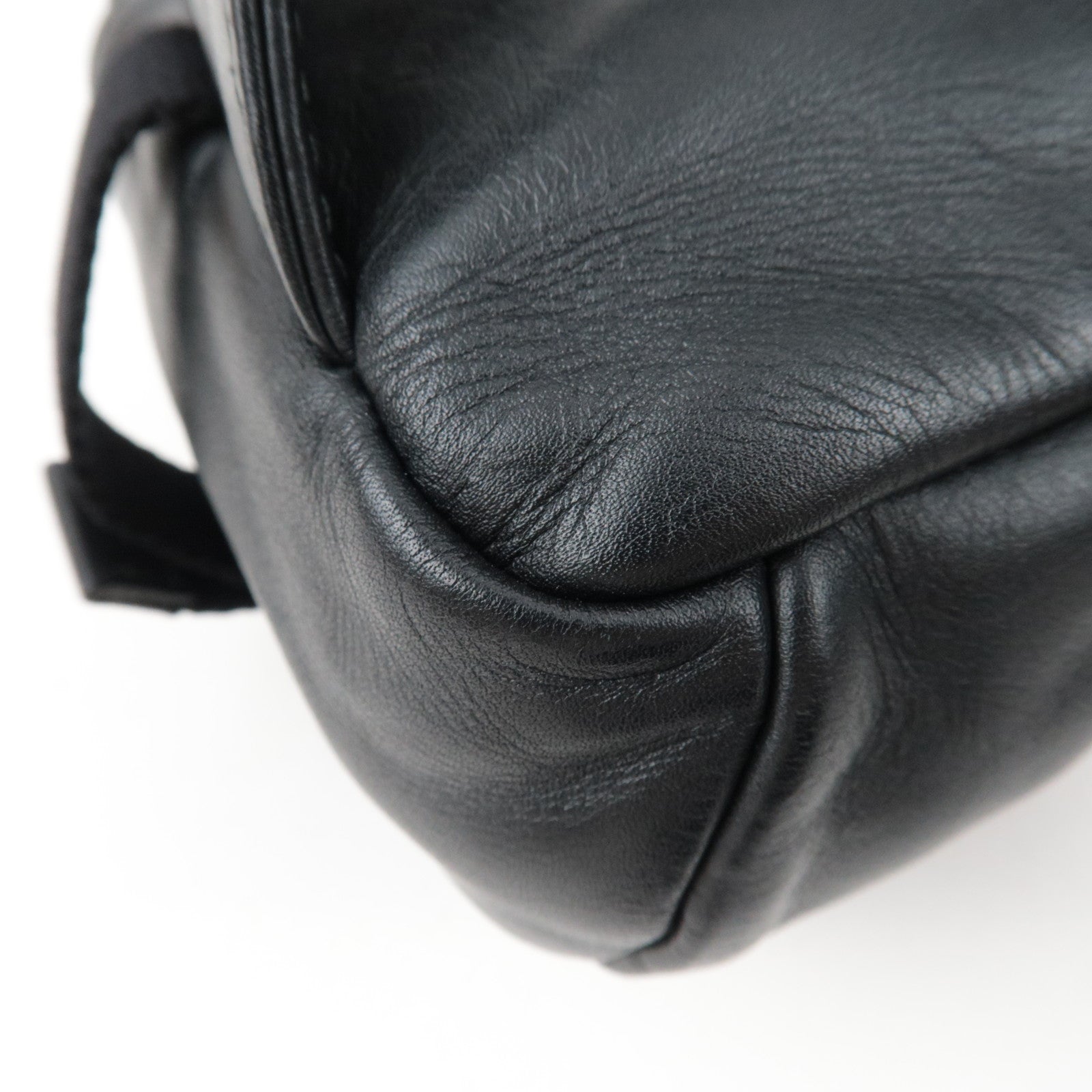 BOTTEGA VENETA Intrecciato Body Bag Leather Black