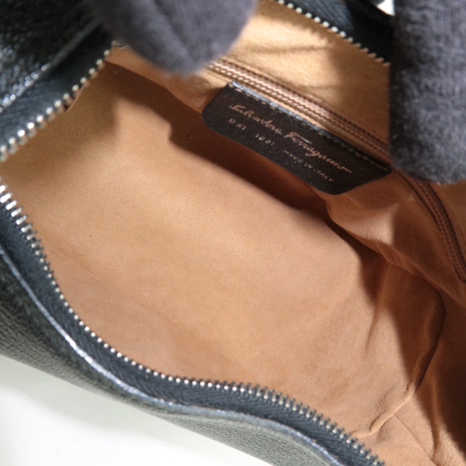 Ferragamo One Shoulder Bag Leather Black