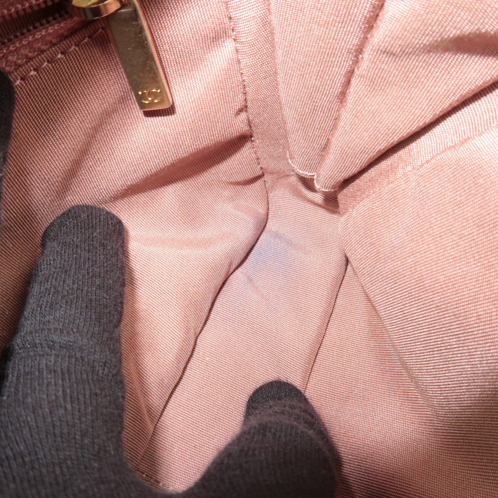 CHANEL Chevron V Stitch Chain Shoulder Bag Lambskin Pink Gold HDW 25302297