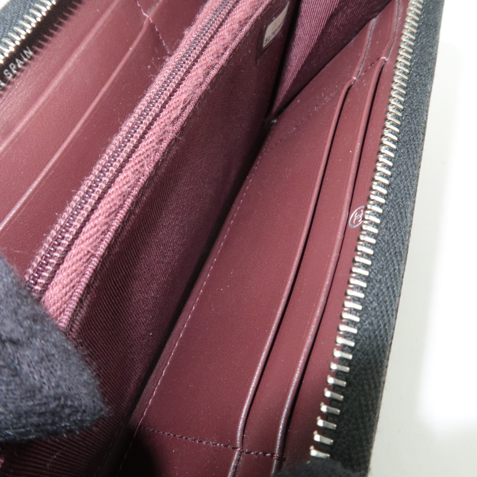 CHANEL Round Zipper Long Wallet Caviarskin Black Silver HDW 31727645 *Box, Dust bag, G card