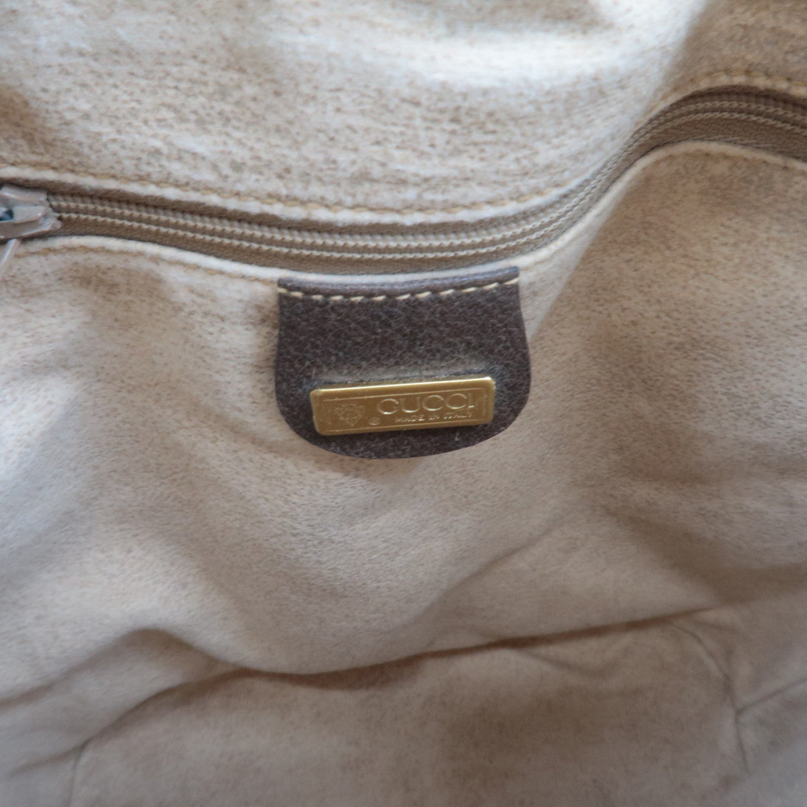 GUCCI Old Gucci Drawstring Shoulder Bag GG Plus Leather Beige 001.115.6179