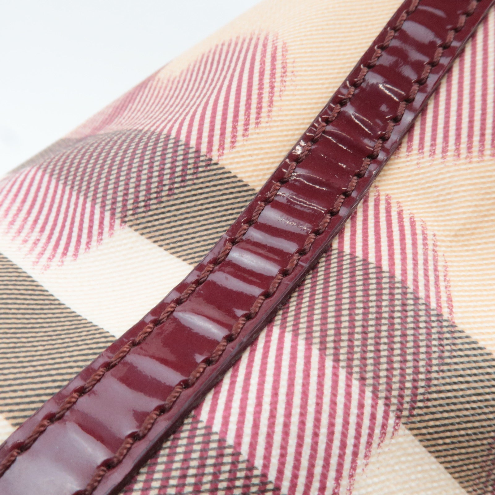 BURBERRY Heart Nova Plaid Tote Bag PVC Patnet Beige Bordeaux