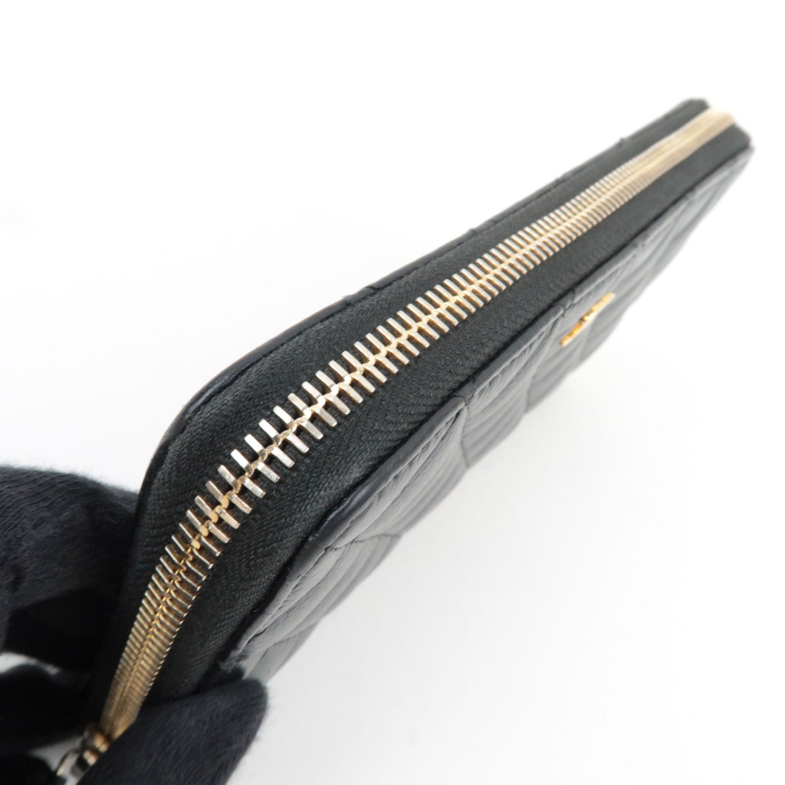 CHANEL Matelasse Round Zipper Long Wallet Caviarskin Black Gold HDW 24615727