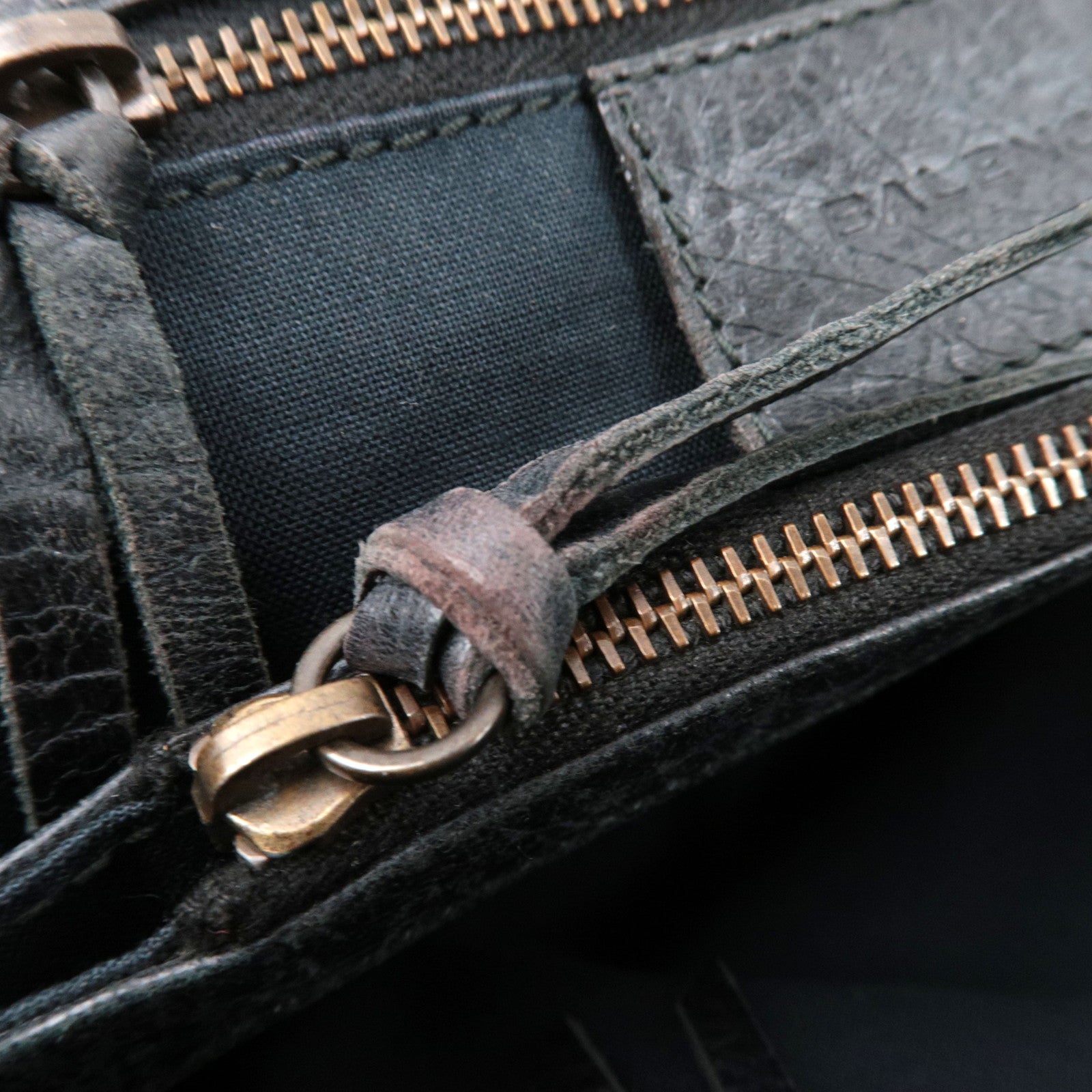 BALENCIAGA The Stitch Leather Shoulder Bag Black *Strap, Mirror