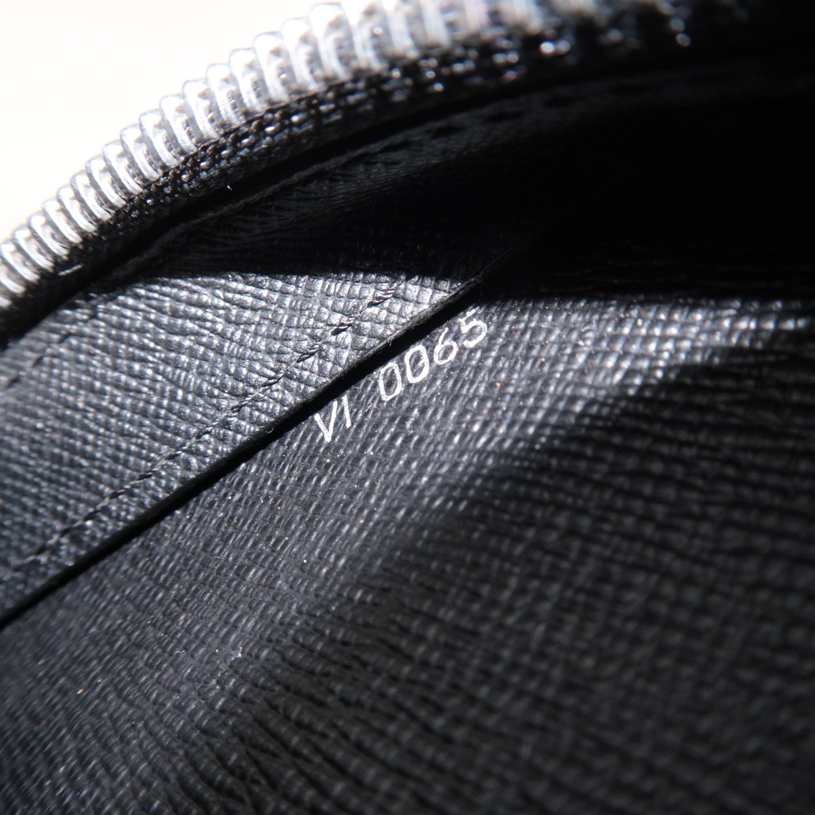 Louis Vuitton Taiga Baikal Clutch Bag Ardoise M30182 VI0065