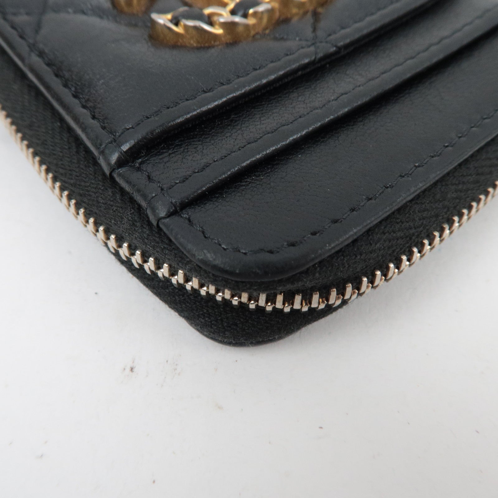 CHANEL Chanel 19 Dix-neuf Fragment Case Lambskin Black Gold HDW AP2701 31998590