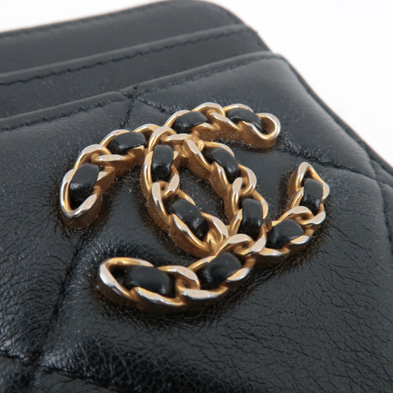 CHANEL Chanel 19 Dix-neuf Fragment Case Lambskin Black Gold HDW AP2701 31998590
