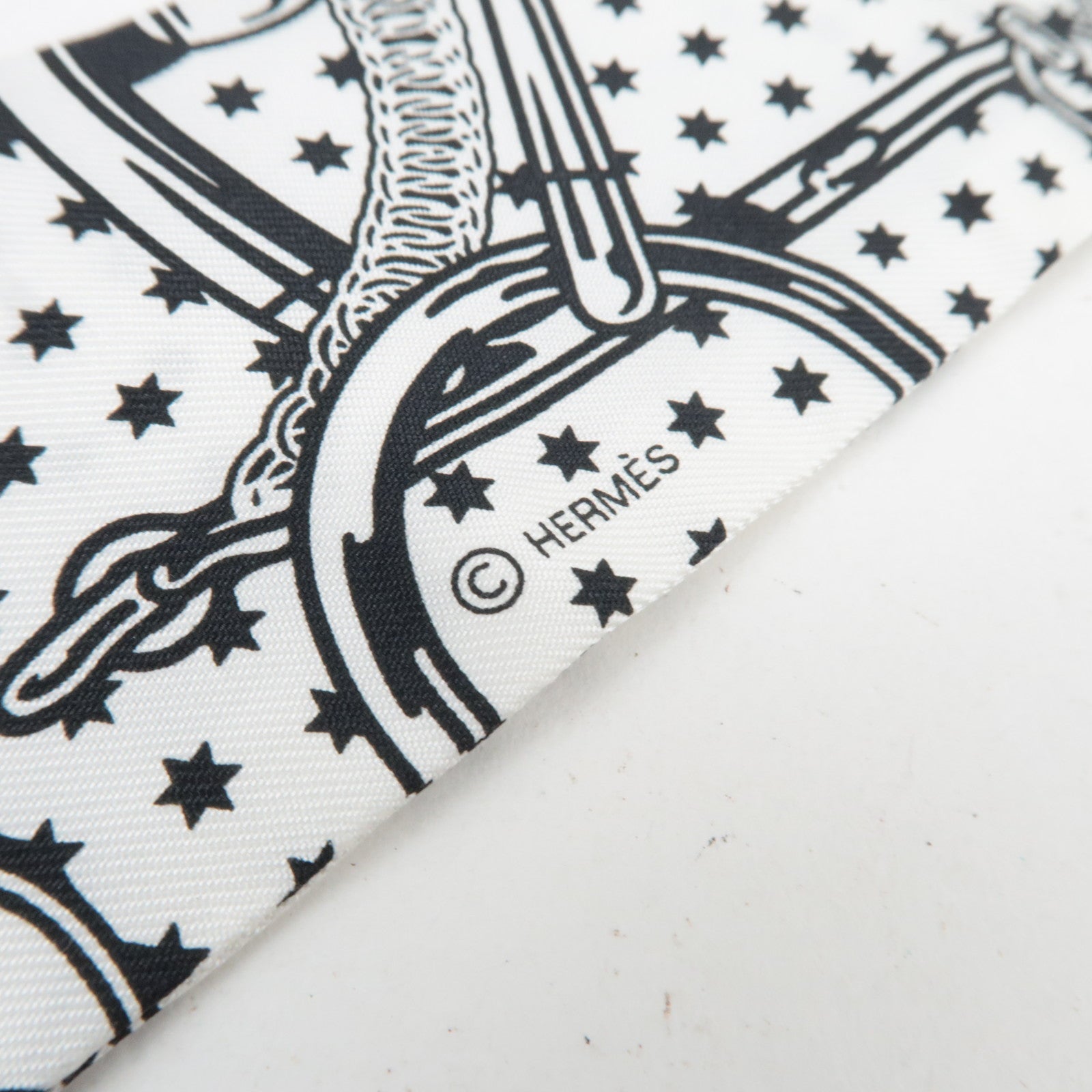 HERMES Twilly Scarf EPERON D'OR CUT 100% Silk White Black Navy *Box