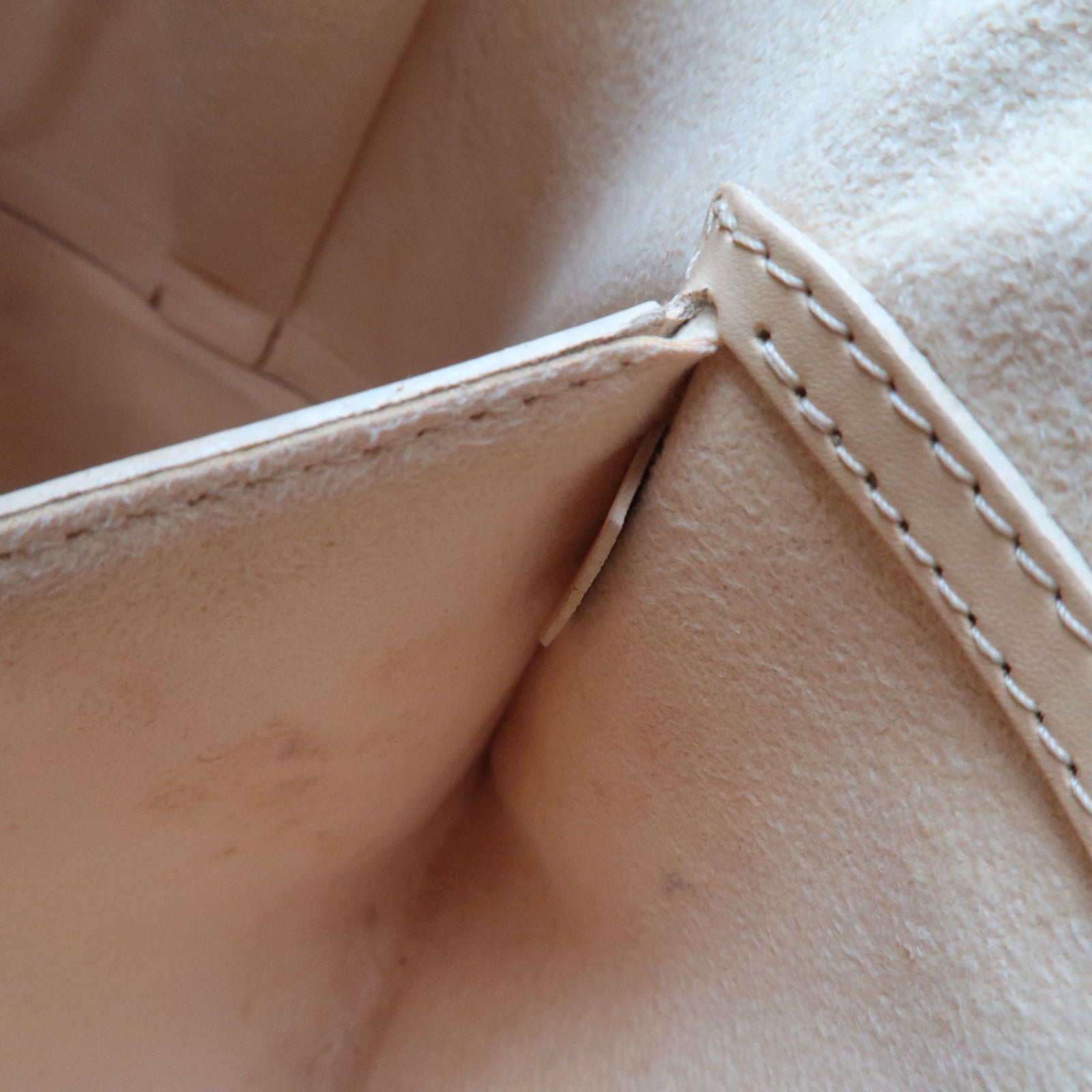 Louis Vuitton Epi Alma Handbag Vanilla M5214A AR1010