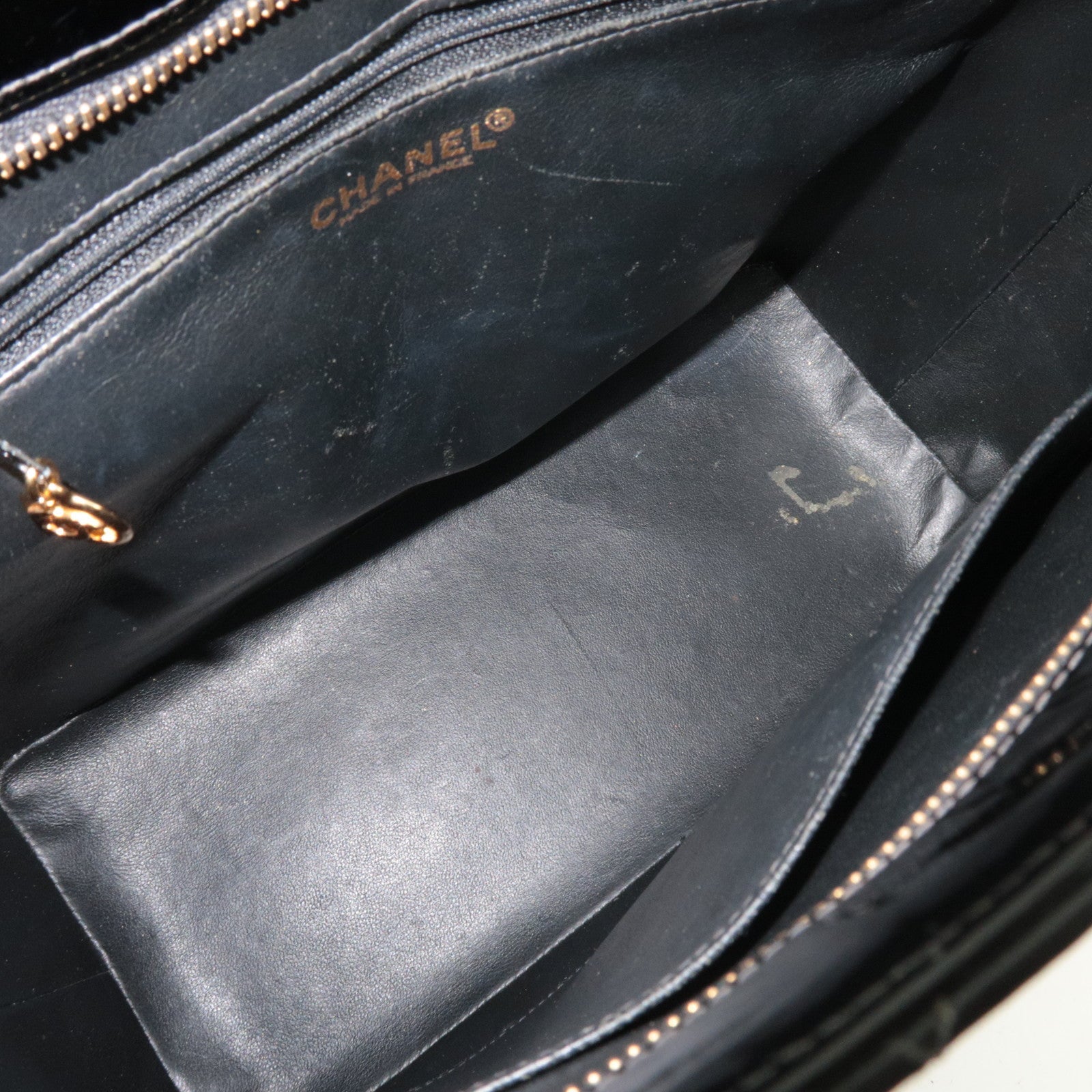 CHANEL Matelasse Patent Medallion Tote Bag Black A01804 7672867 *G card