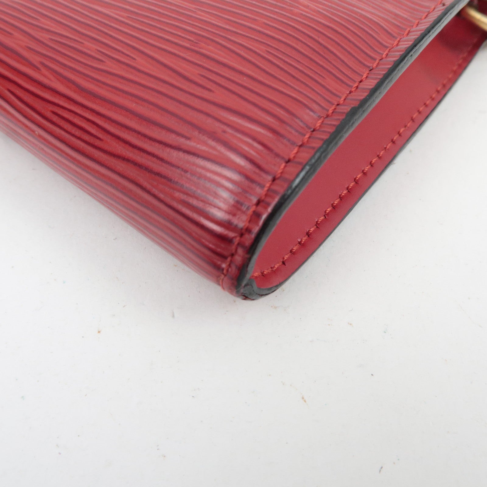 Louis Vuitton Epi Pochette Accessoires Handbag Castilian Red M52947