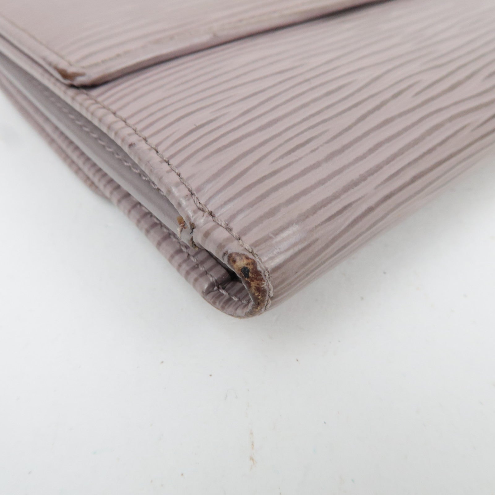 Louis Vuitton Epi Porte Monnaie Billets Carte Credit Wallet Lilac M6348B