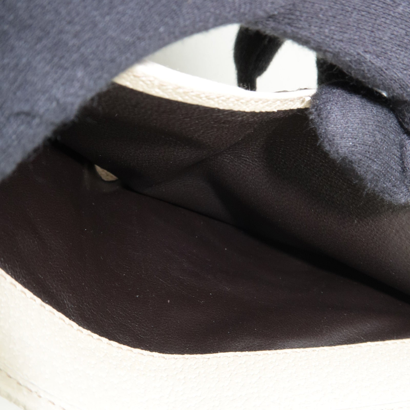 GUCCI Double-Hook Wallet GG Canvas Beige 112664