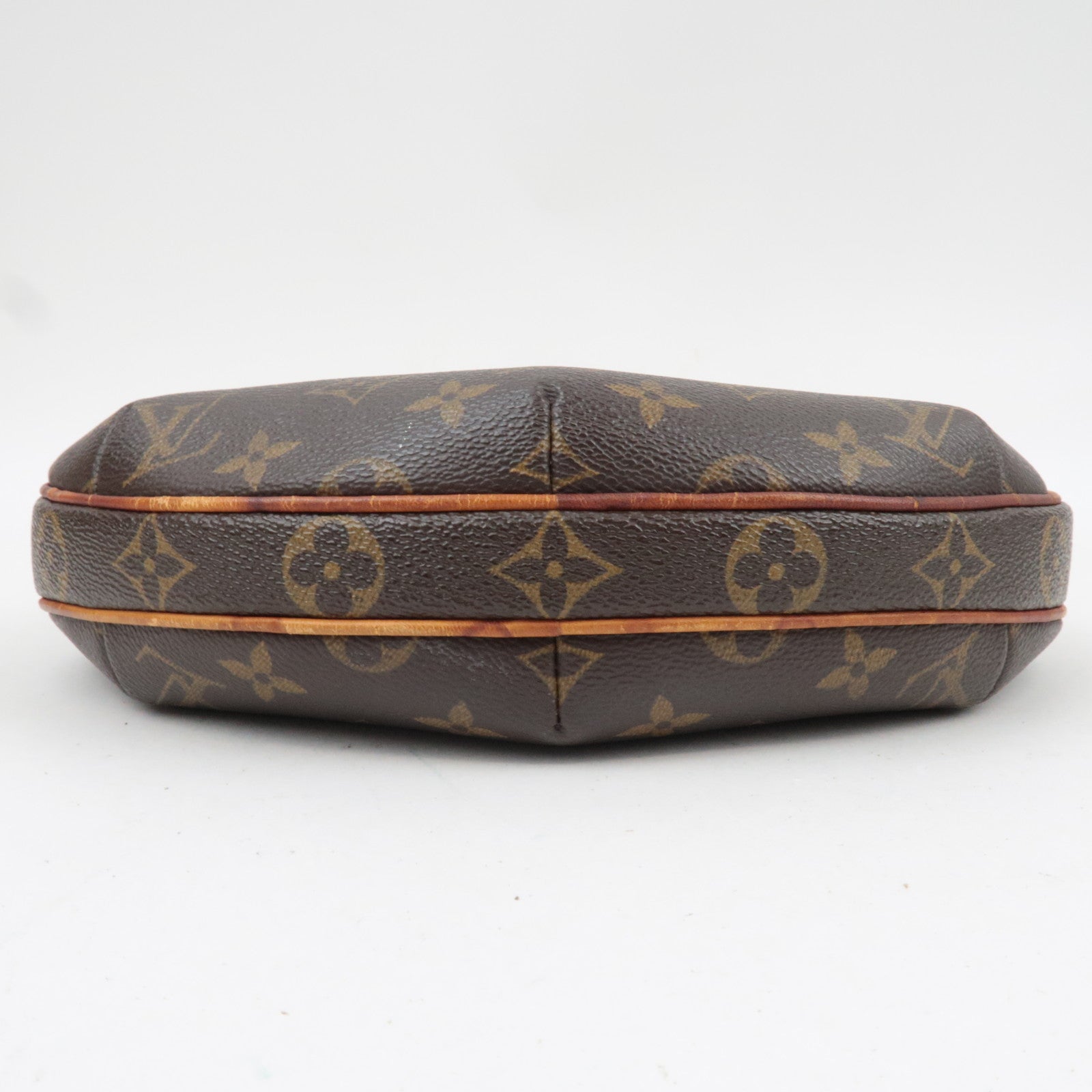 Louis Vuitton Monogram Pochette Croissant Shoulder Bag M51510