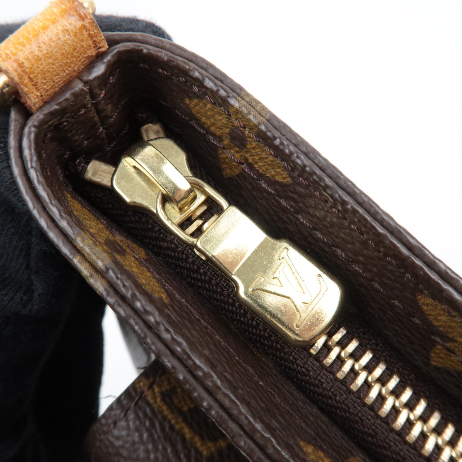 Louis Vuitton Monogram Partition Wristlet Bag M51901