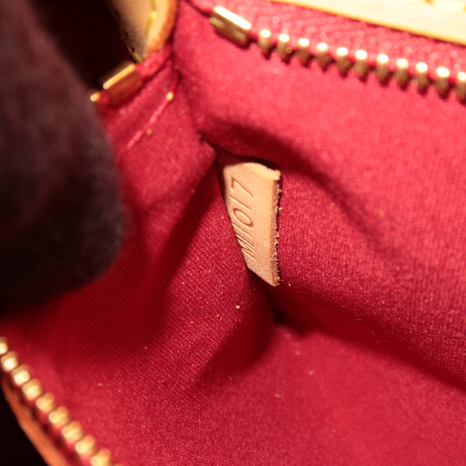 Louis Vuitton Monogram Vernis Reade PM Hand Bag Pomme D'Amour M91990
