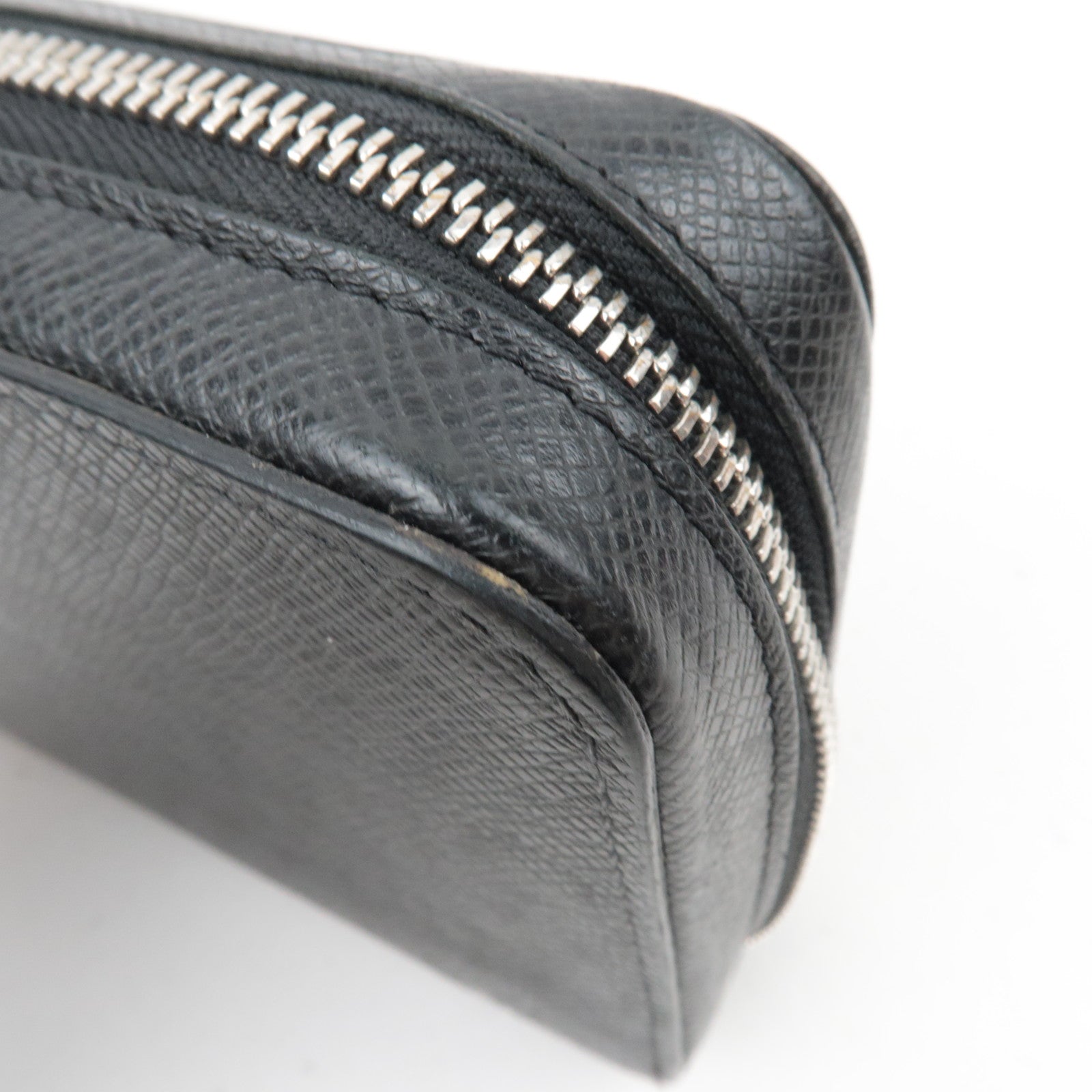 Louis Vuitton Taiga Zippy XL Wallet Noir M44275