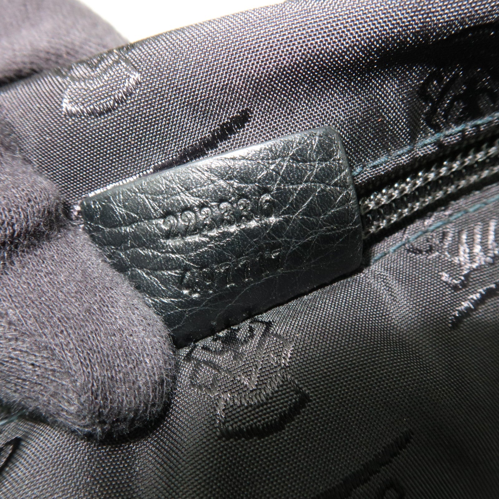 GUCCI Box Logo Leather Shoulder Bag Black 223336