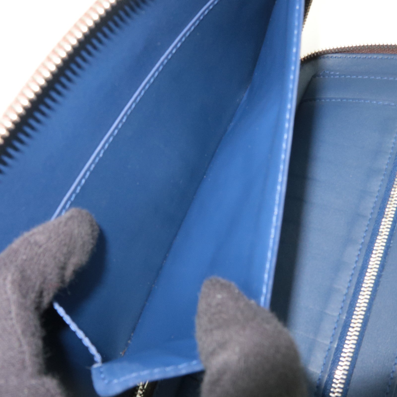 Louis Vuitton Monogram V Line Organizer Atoll Travel Wallet M61172