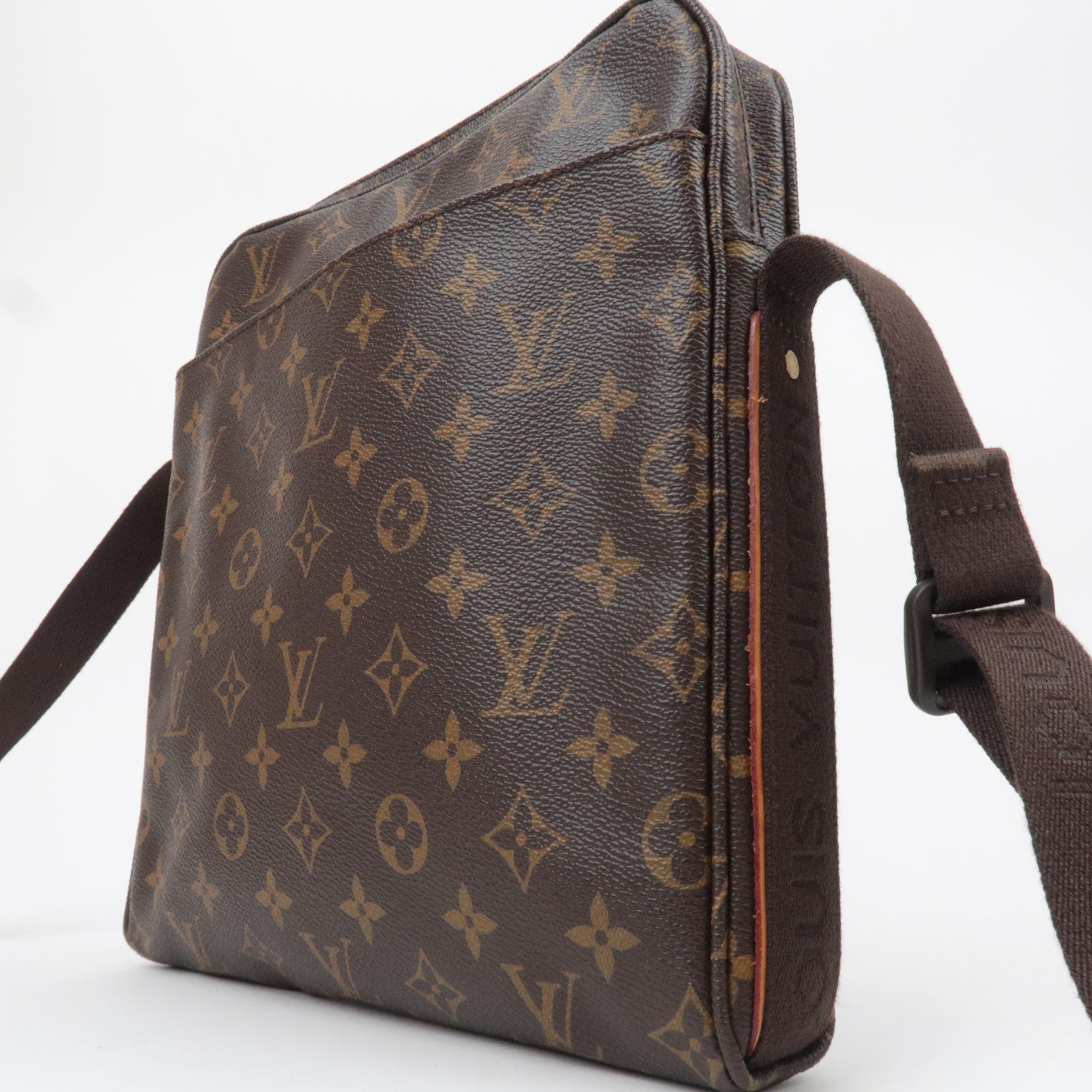 Louis Vuitton Monogram Trotteur Beaubourg Shoulder Bag M97037