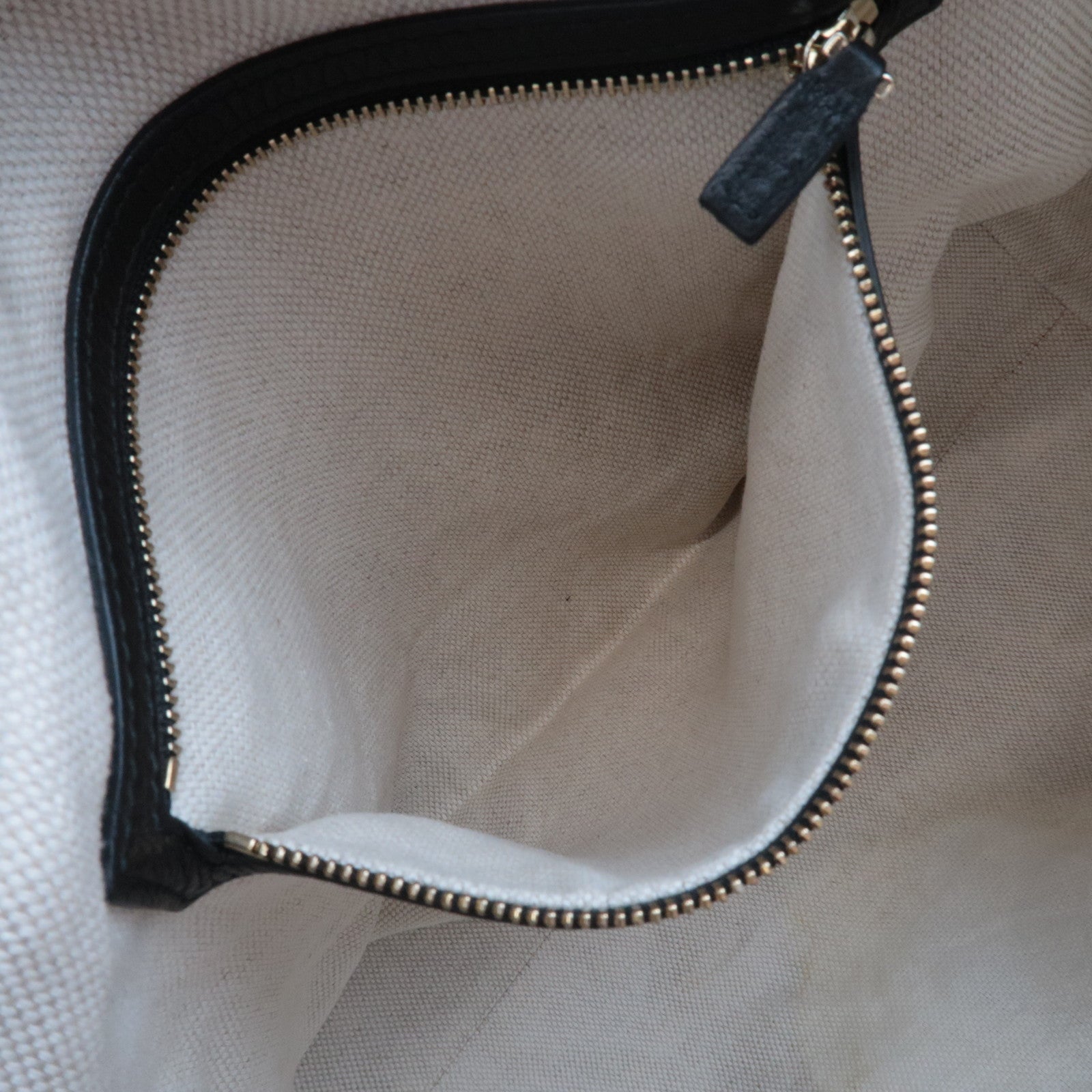 GUCCI Soho Interlocking G Leather Shoulder Bag Black 282309