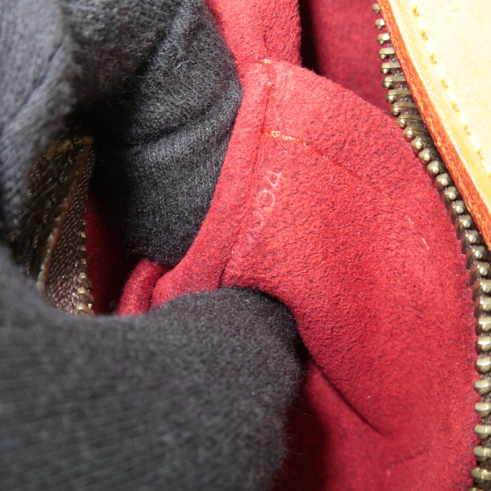 Louis Vuitton Monogram Pochette Croissant Shoulder Bag M51510