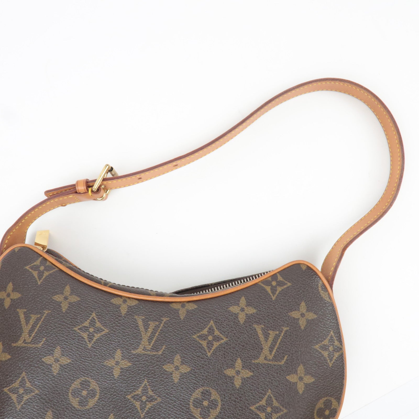 Louis Vuitton Monogram Pochette Croissant Shoulder Bag M51510