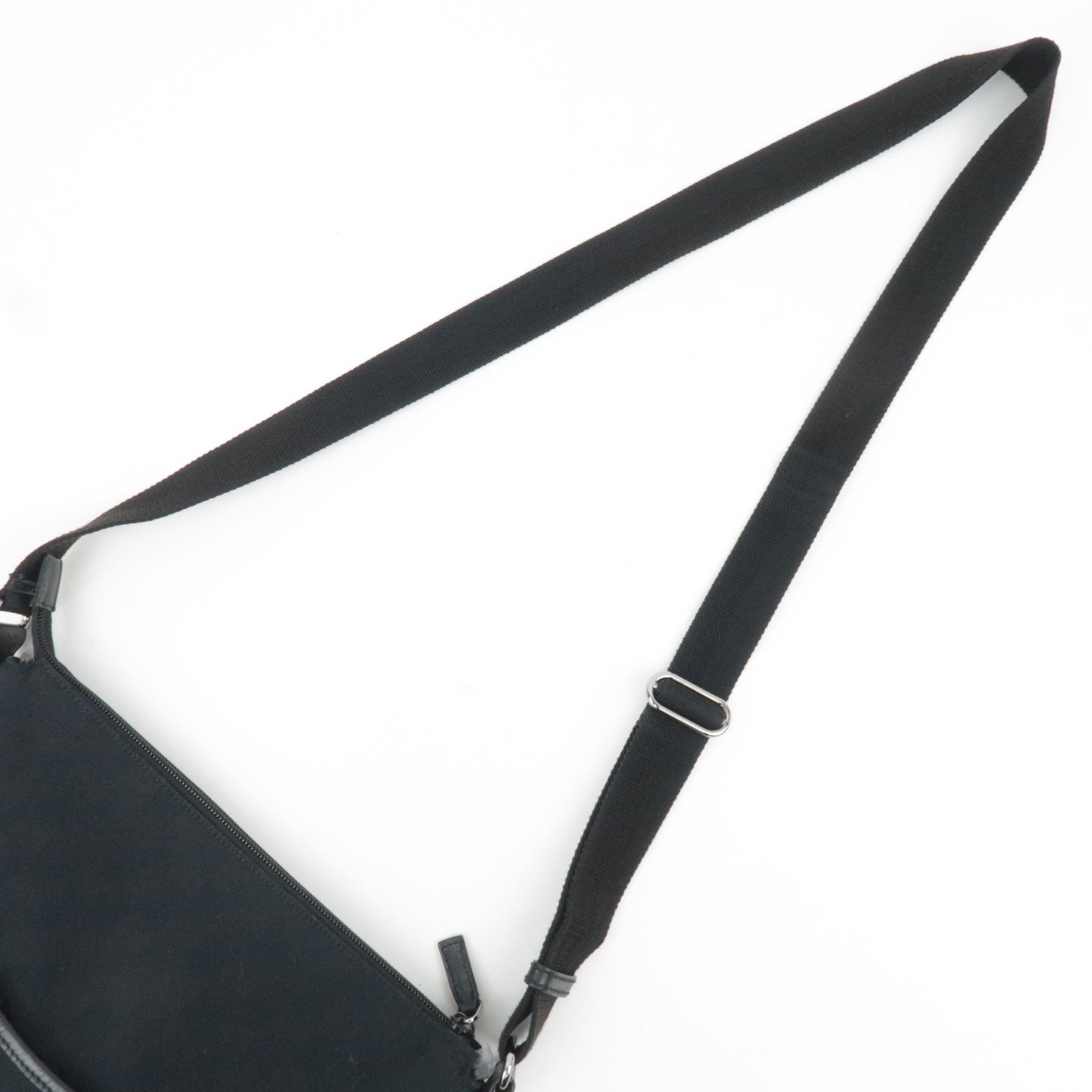 GUCCI GG Canvas Leather Shoulder Bag Black 145857