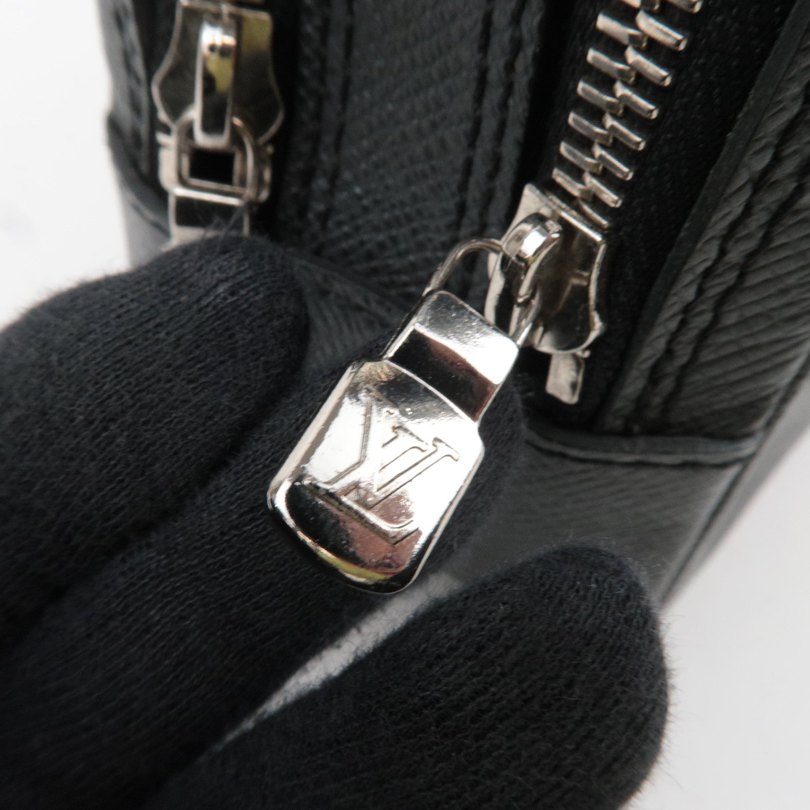 Louis Vuitton Taiga Pavel Clutch Bag Ardoise M31142
