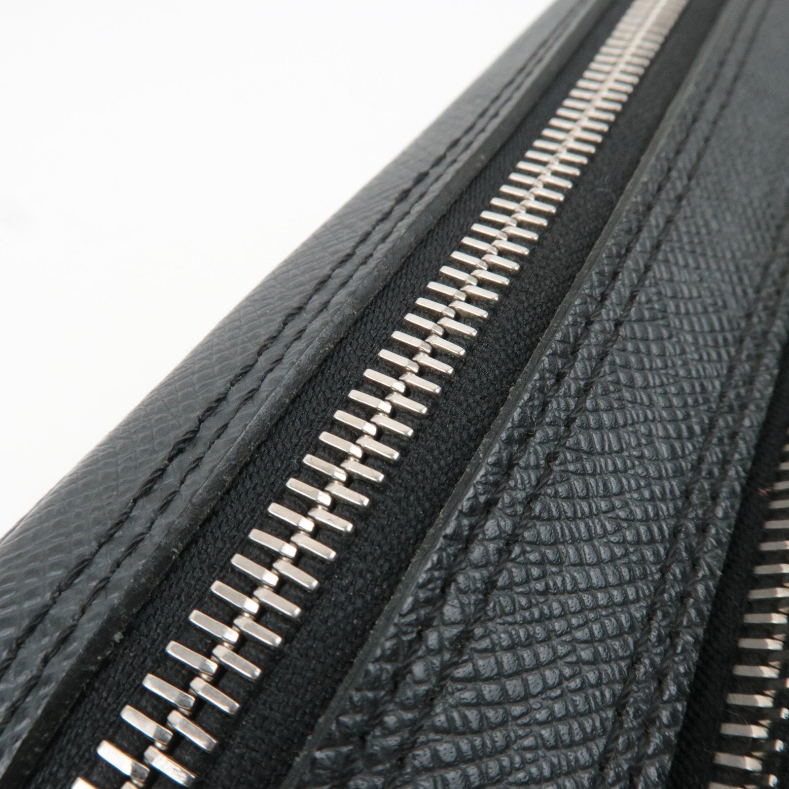 Louis Vuitton Taiga Pavel Clutch Bag Ardoise M31142