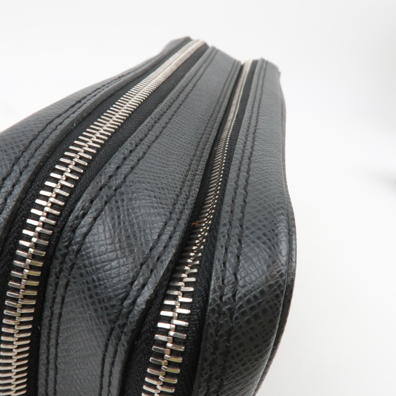 Louis Vuitton Taiga Pavel Clutch Bag Ardoise M31142