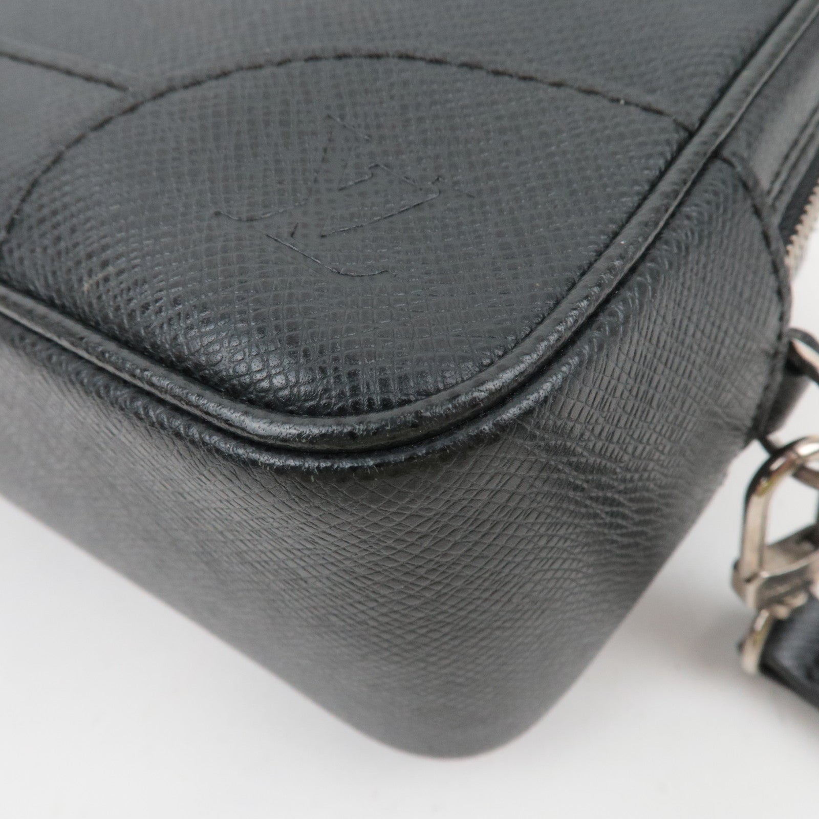 Louis Vuitton Taiga Pavel Clutch Bag Ardoise M31142